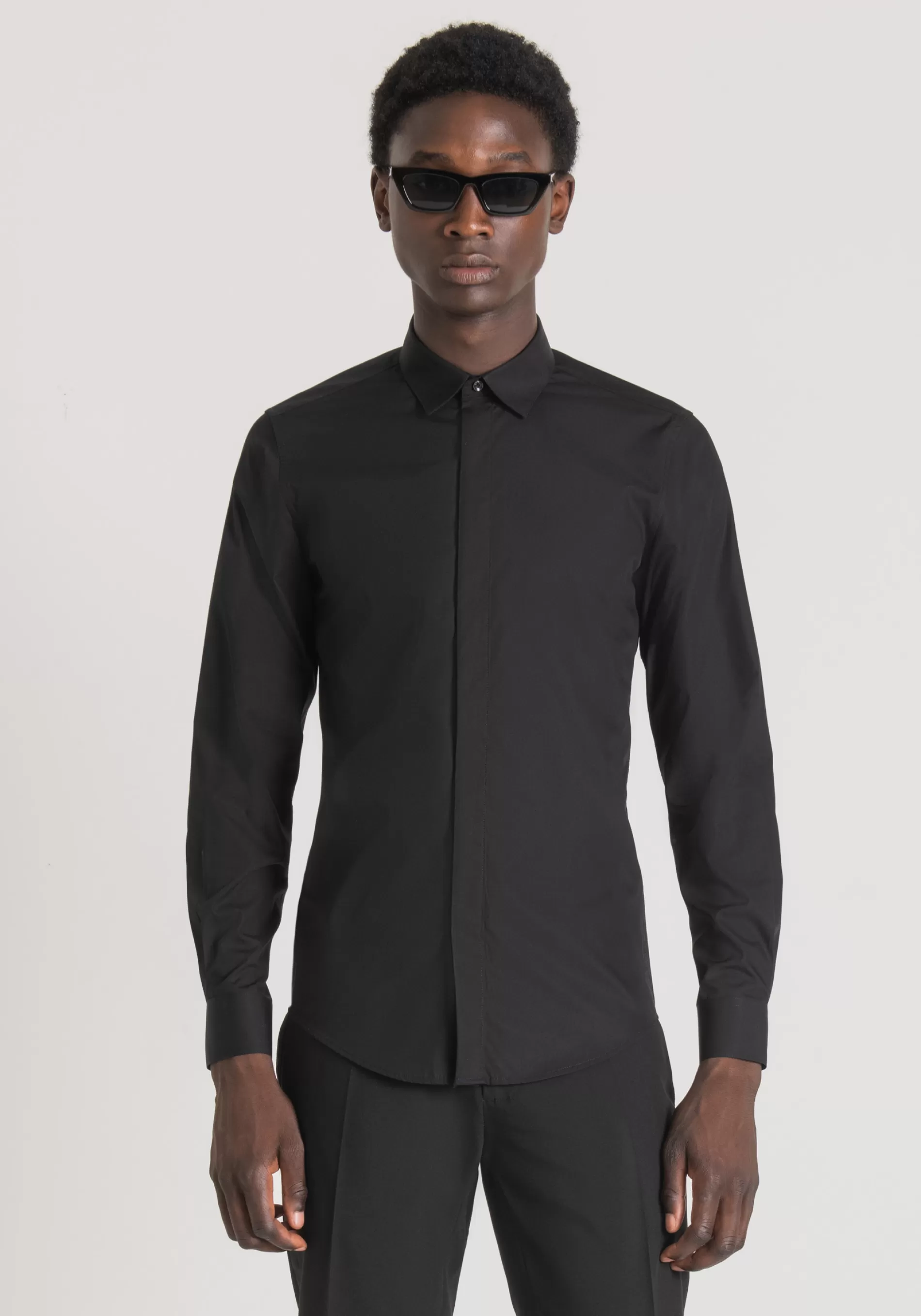 Store "LONDON" SLIM-FIT SHIRT IN EASY-IRON COTTON WITH CONCEALED BUTTONS Shirts